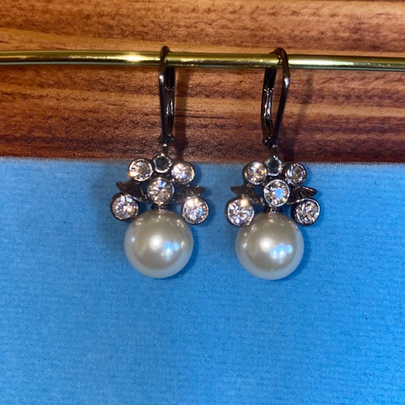 Light Pink Crystal PEARL DANGLE EARRINGS - Picture 2 of 4